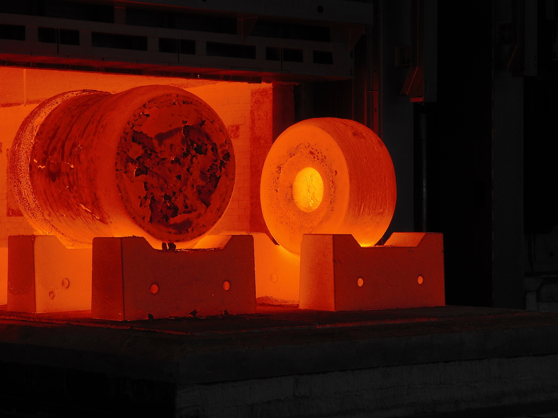 Metall in Metallumformpresse